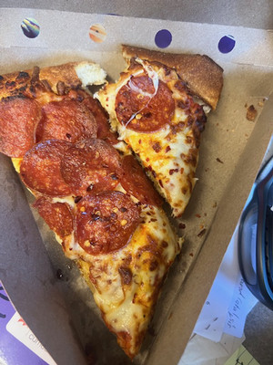 The lady CANNOT properly slice pizza